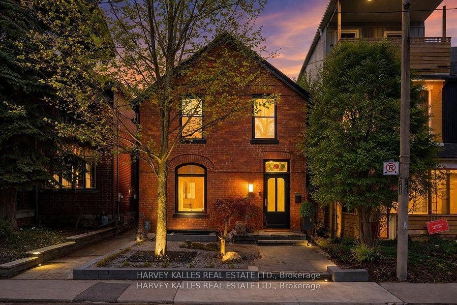 House in Toronto, Ontario, Canada 1 - 18161557