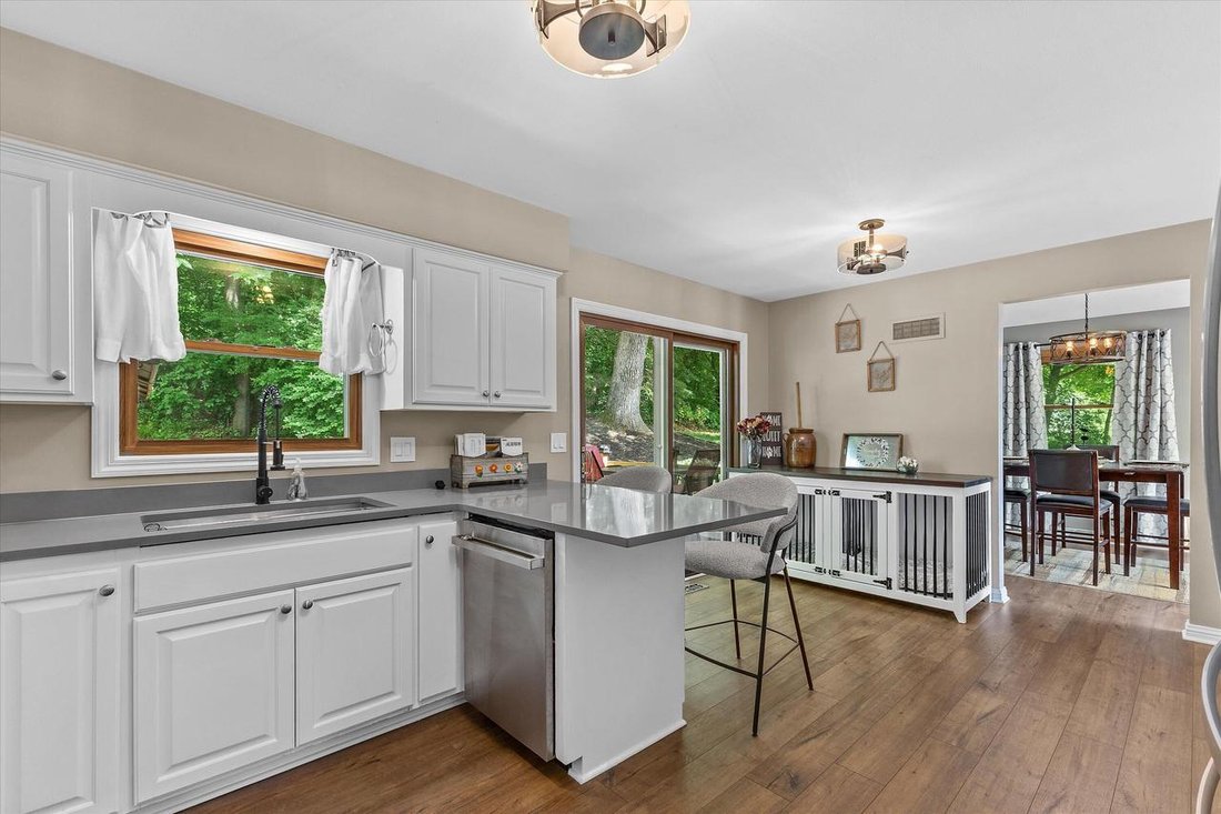 House in Waukesha, Wisconsin, United States 4 - 18159243
