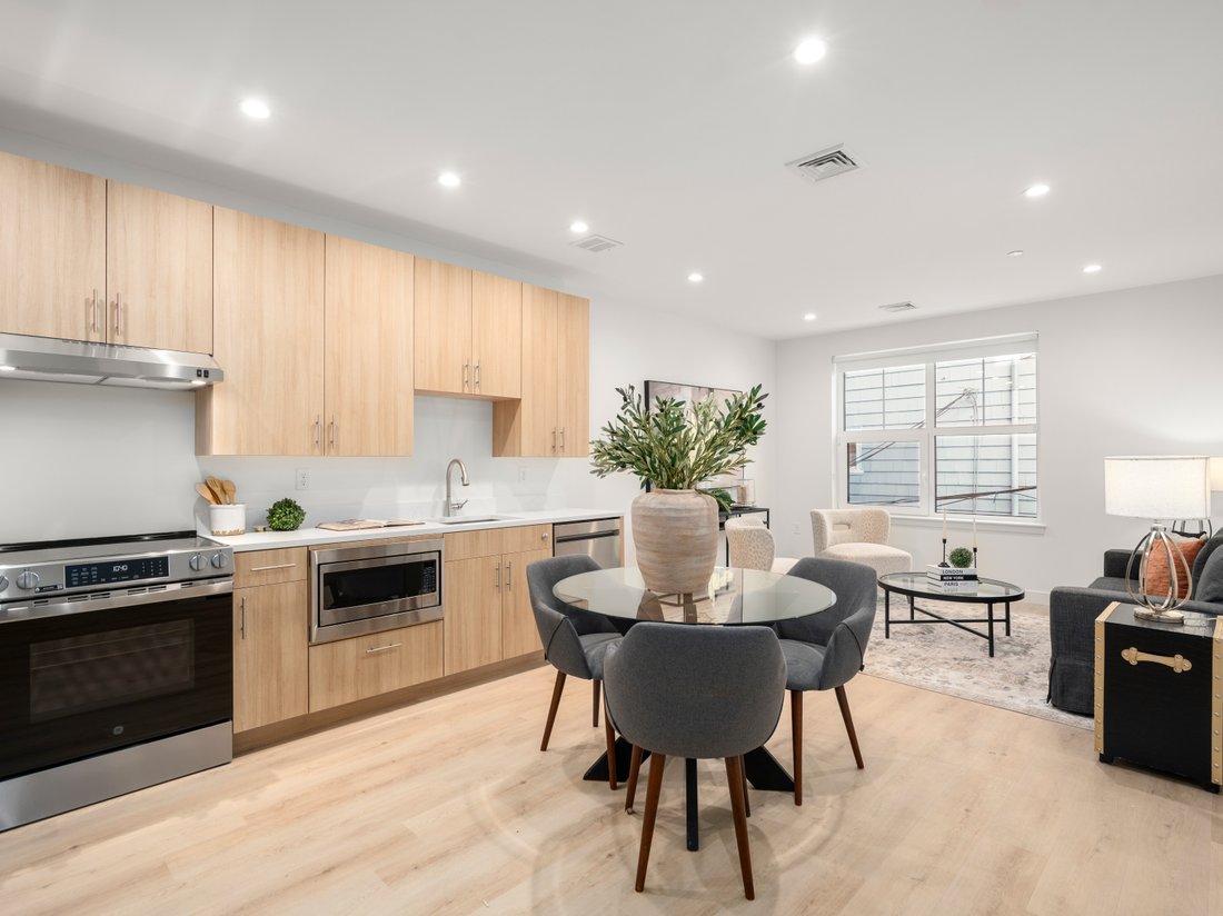 Condo in Newton, Massachusetts, United States 2 - 18171737