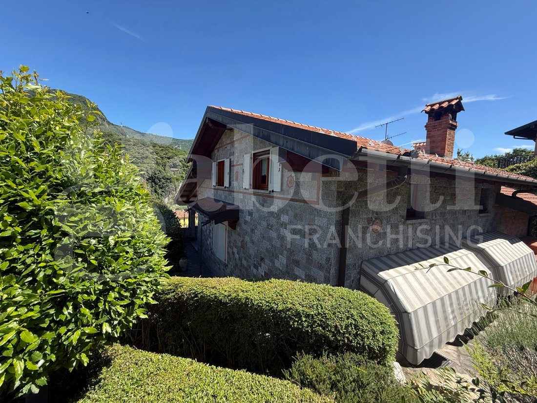 Villa in Asso, Lombardy, Italy 4 - 18042378