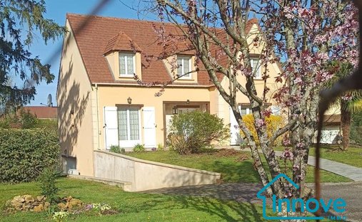 House in Les Essarts-le-Roi, Ile-de-France, France 1