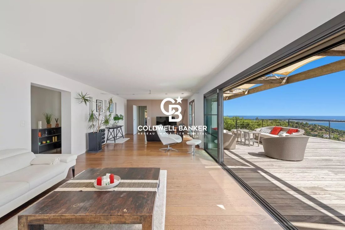 Villa in Hyeres, Provence-Alpes-Côte d'Azur, France 4 - 18156498