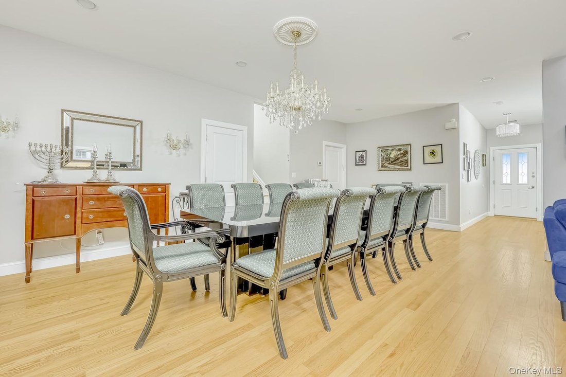 Condo in Spring Valley, New York, United States 4 - 18158880