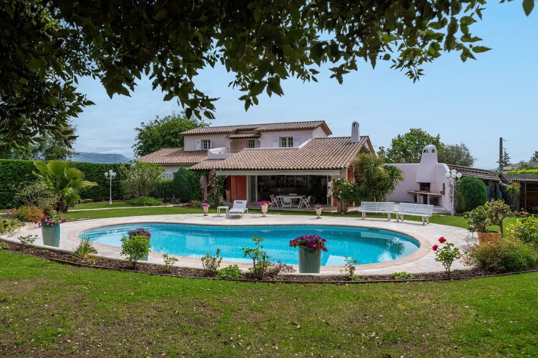 House in Le Rouret, Provence-Alpes-Côte d'Azur, France 1 - 18160302