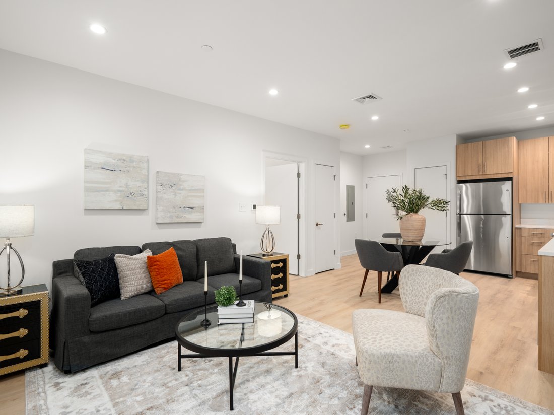 Condo in Newton, Massachusetts, United States 3 - 18171737
