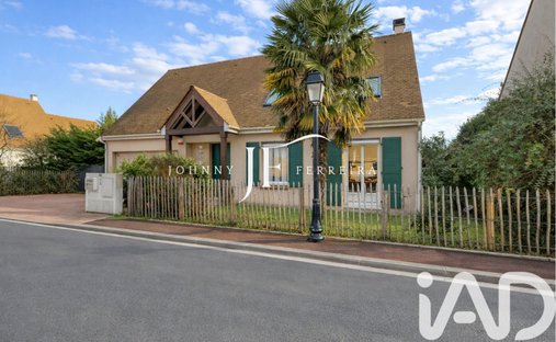 House in Herondeaux, Groslay, France 1