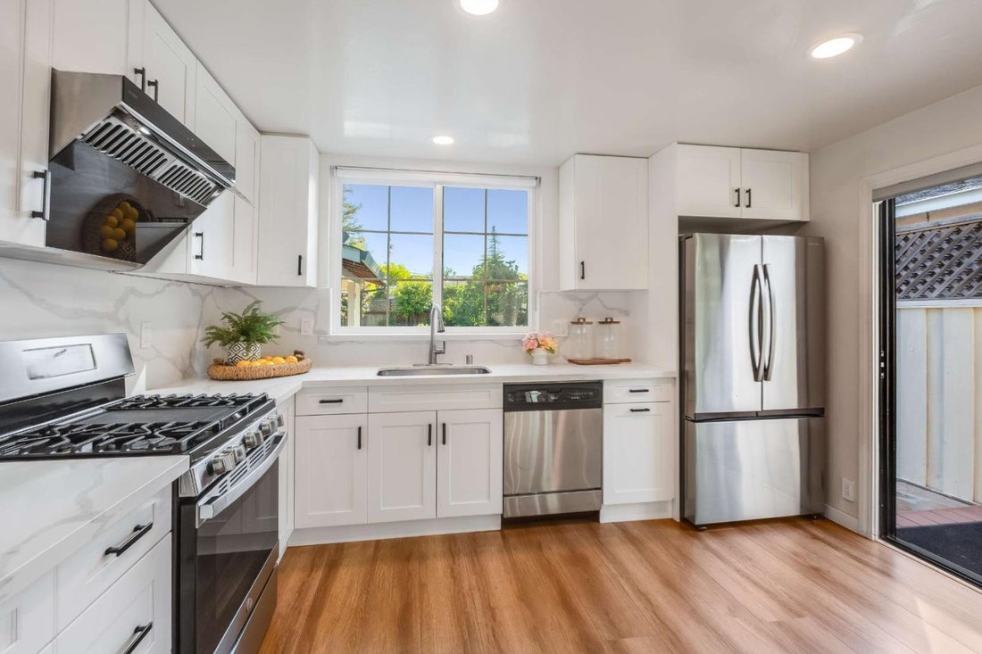 House in Redwood City, California, United States 5 - 18162764