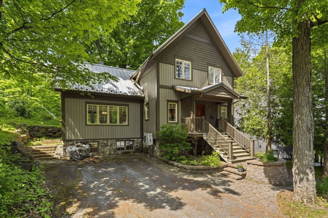House in Bromont, Quebec, Canada 1 - 18160503