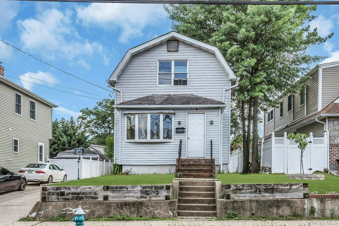 House in North New Hyde Park, New York, United States 1 - 18165423