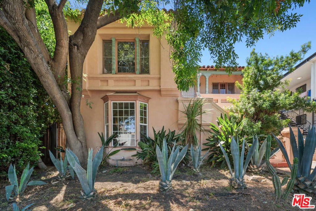 Los Angeles, California, United States 2 - 18147858