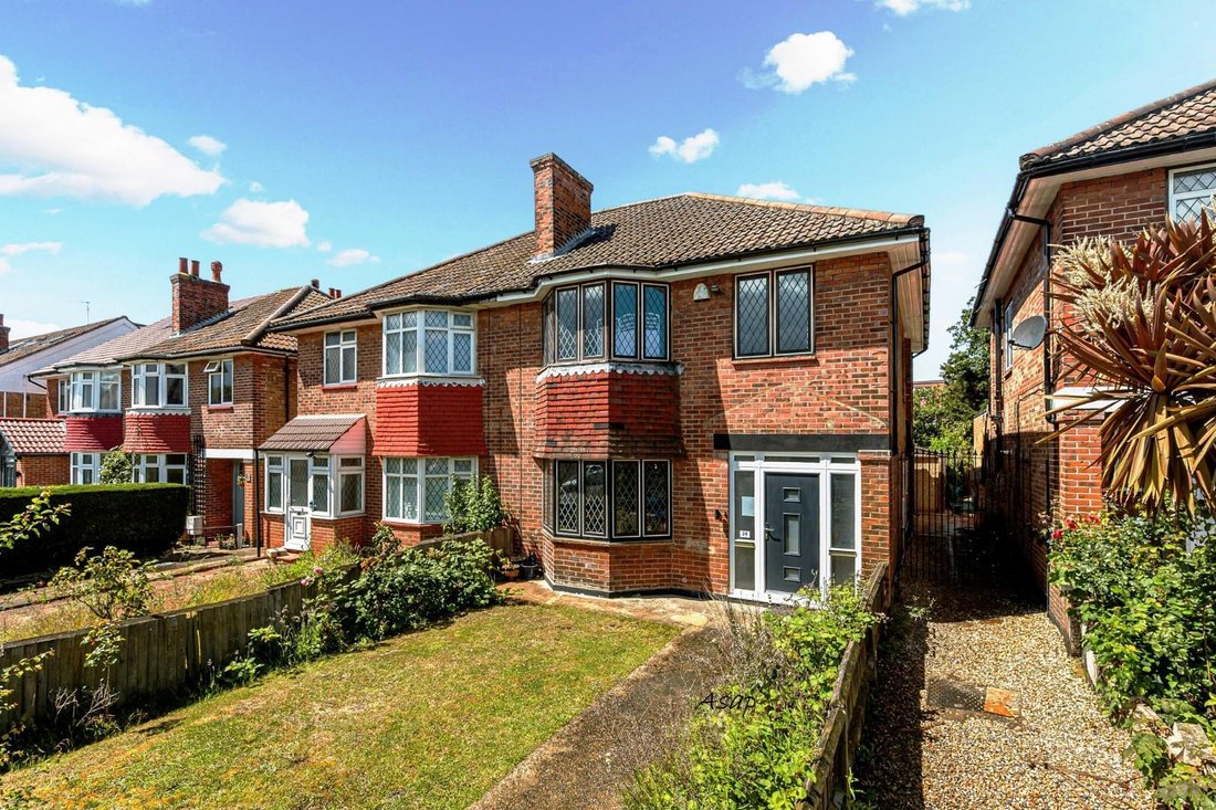 House in Acton Park, Ealing, England 2 - 18154476