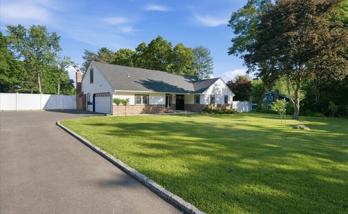House in Halesite, New York, United States 1