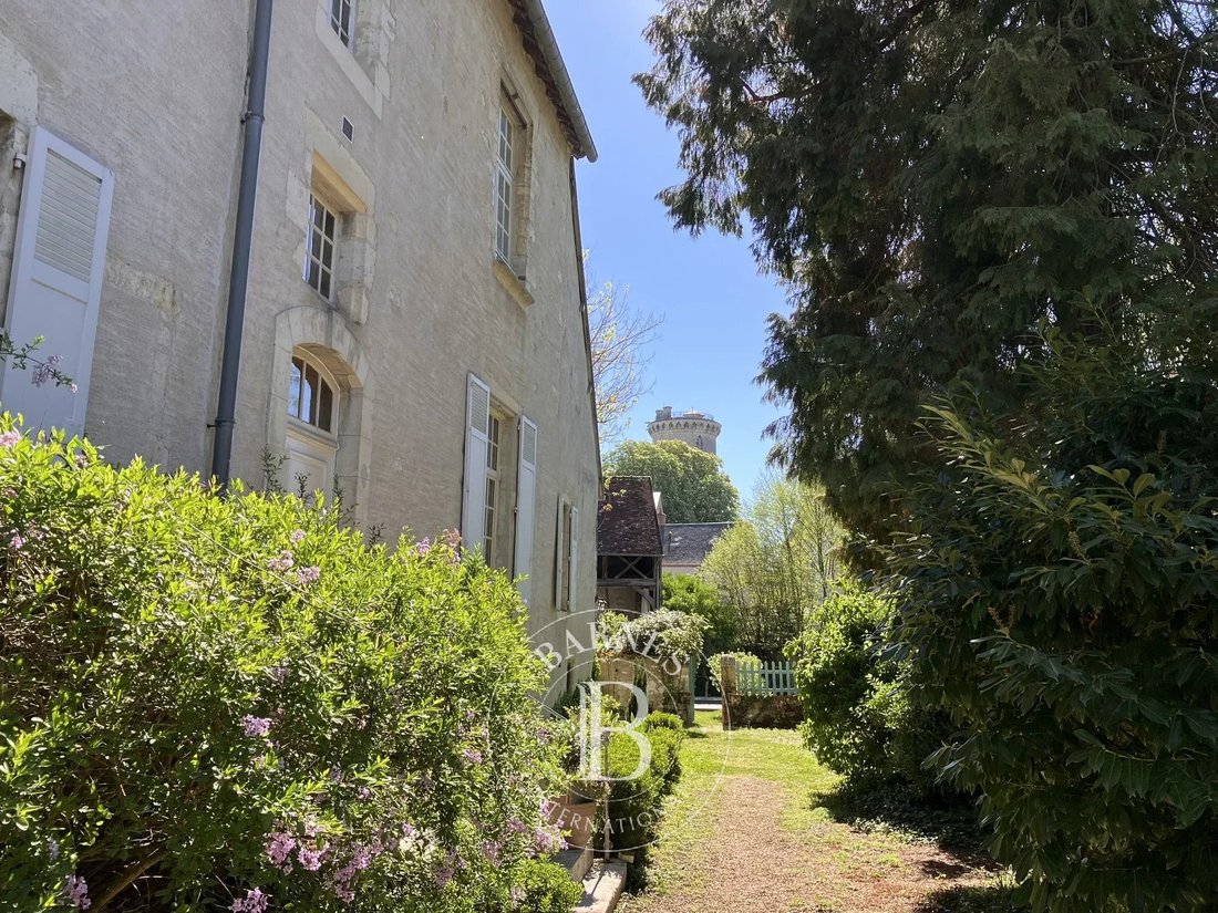 Estate in Mehun-sur-Yevre, Centre-Val de Loire, France 2 - 18168913