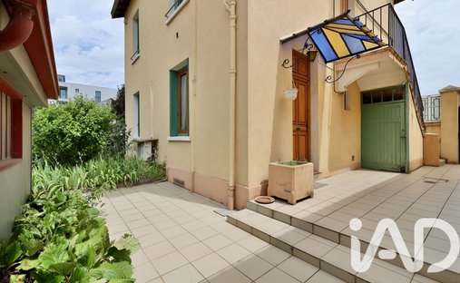 House in Les Poulettes, Villeurbanne, France 1