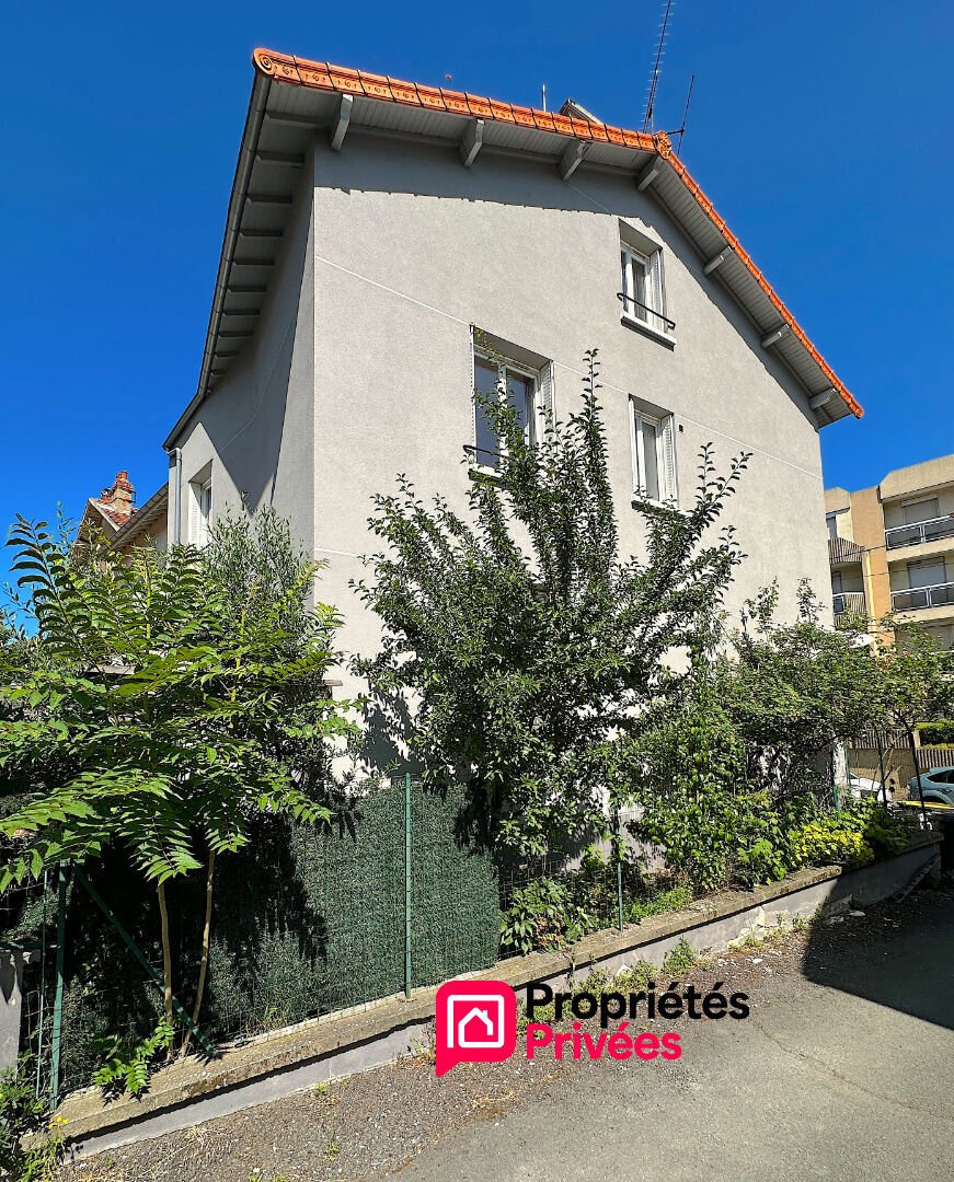 Villa in Clermont-Ferrand, Auvergne-Rhône-Alpes, France 1 - 18164092