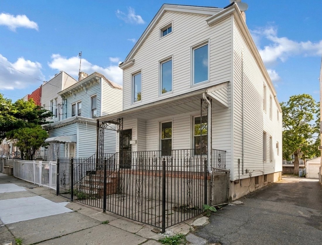 House in New York, New York, United States 1 - 18154386