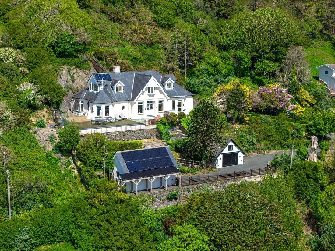 House in Aberdyfi, Wales 1 - 18162655