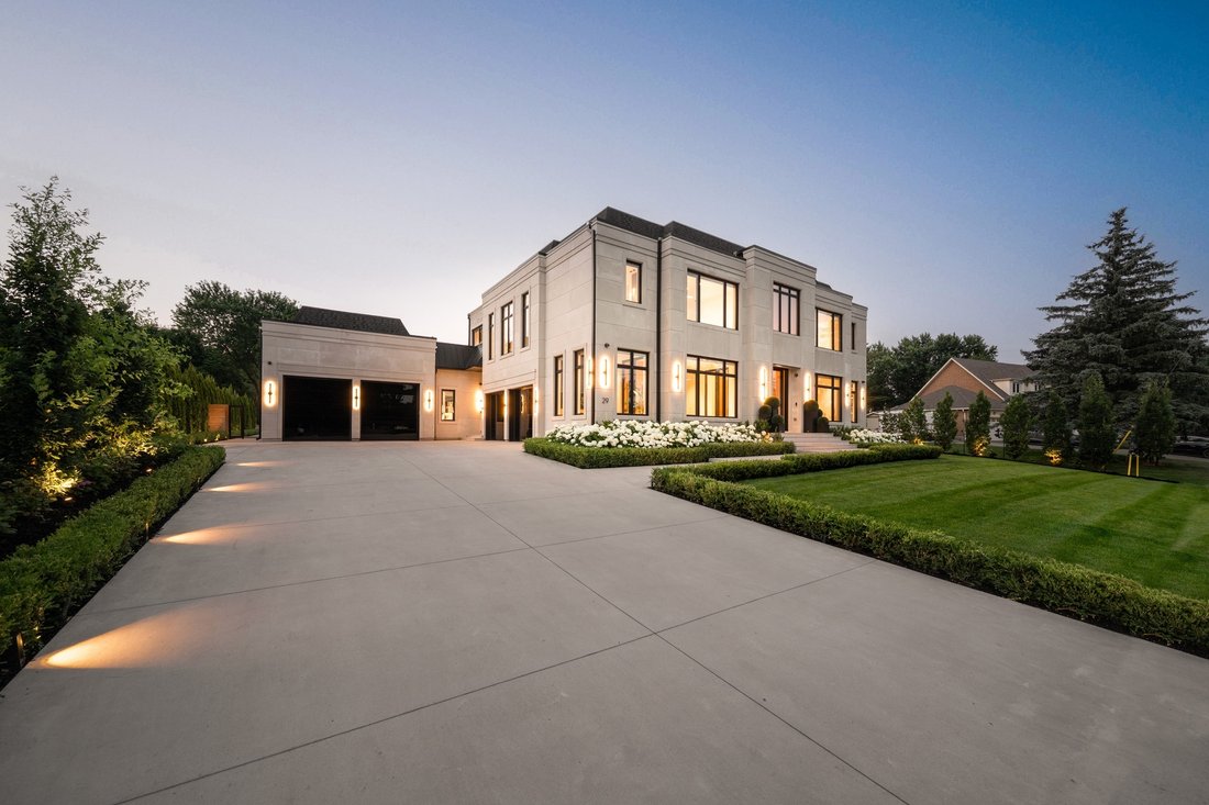 House in Nobleton, Ontario, Canada 1 - 16826069