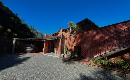 Casa en Envigado, Retiro, Colombia 1