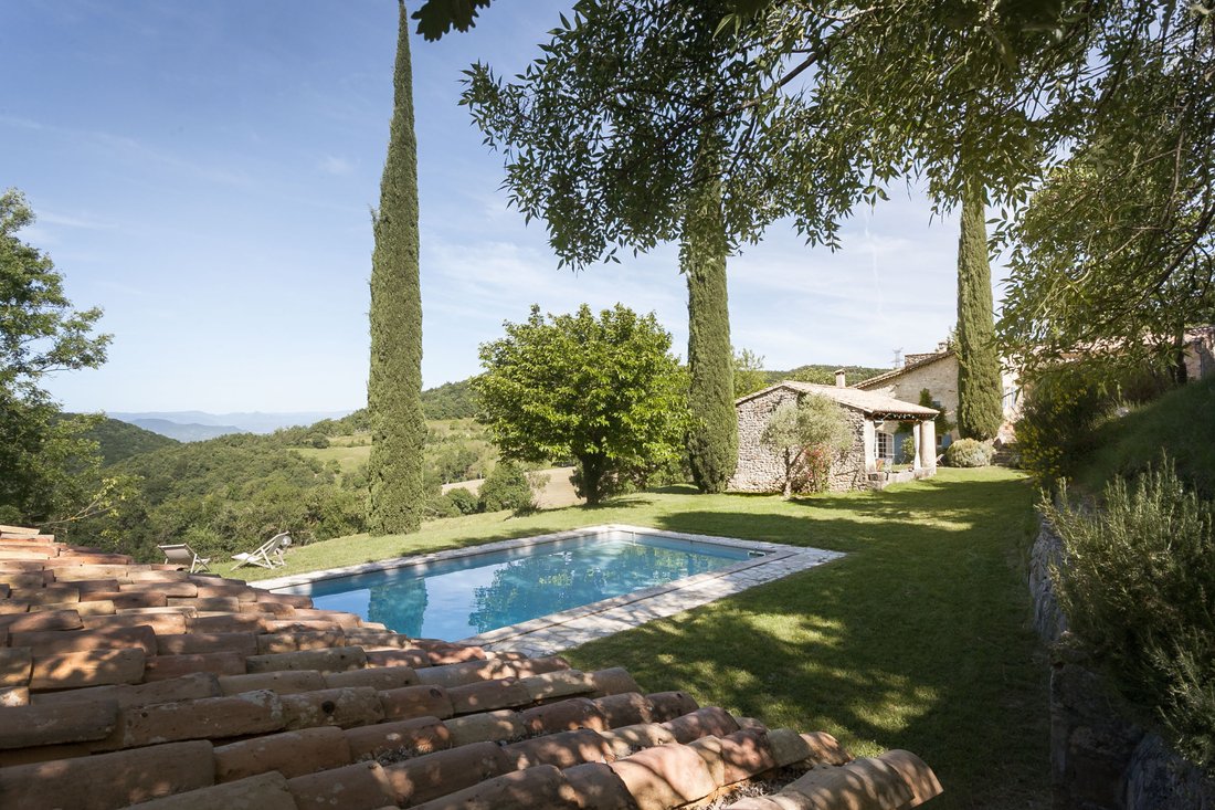 Villa in Nevons-route d'Apt, L'Isle-sur-la-Sorgue, France 1 - 18168769