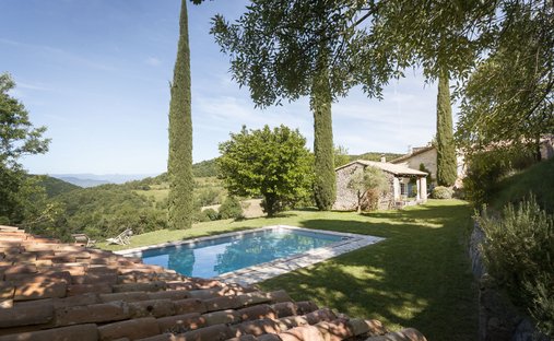 Villa in Nevons-route d'Apt, L'Isle-sur-la-Sorgue, France 1