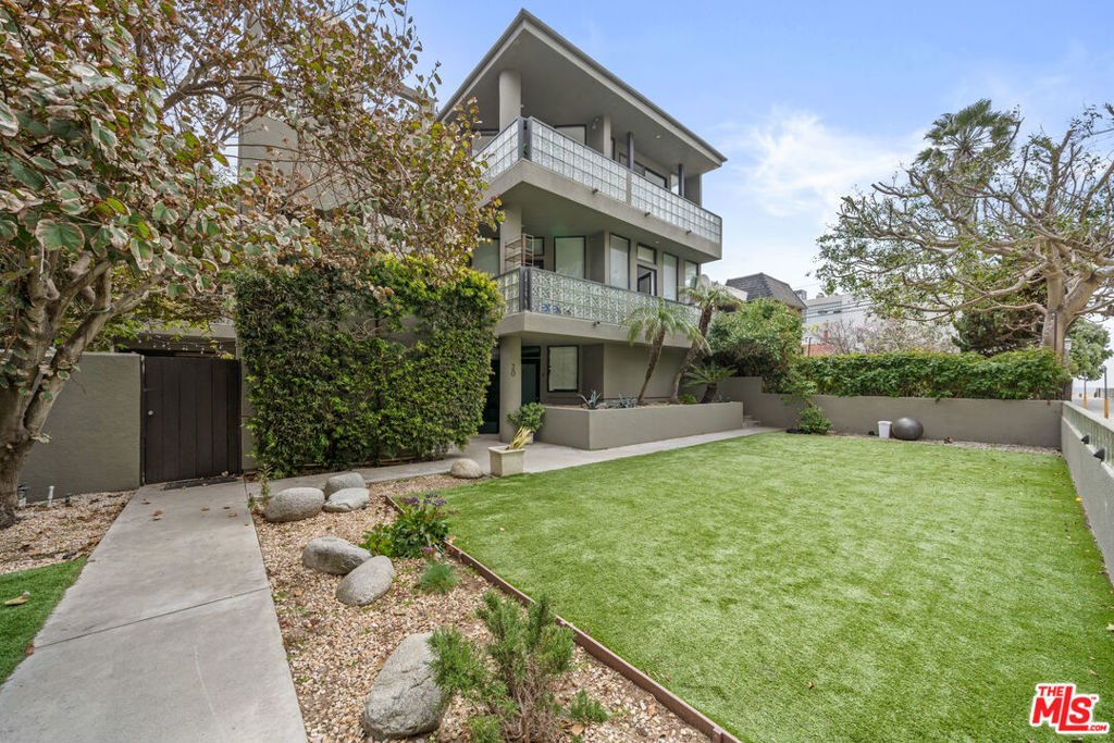 Los Angeles, California, United States 1 - 18162898