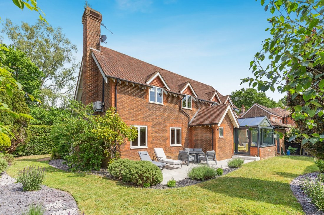 House in Liphook, England 5 - 18154662