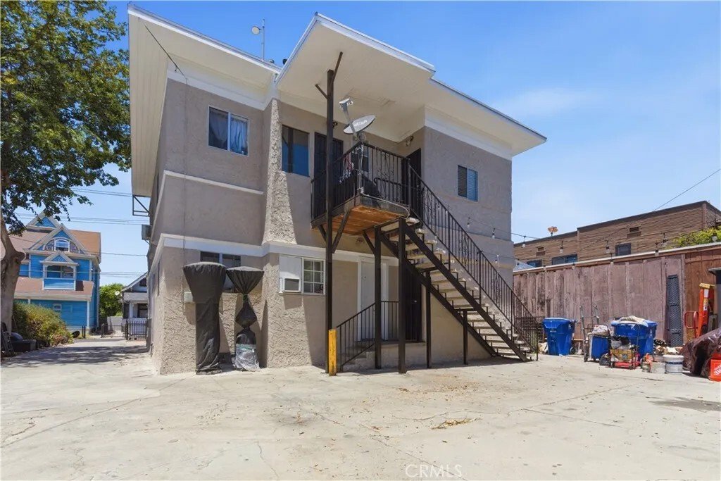 Los Angeles, California, United States 2 - 18162684