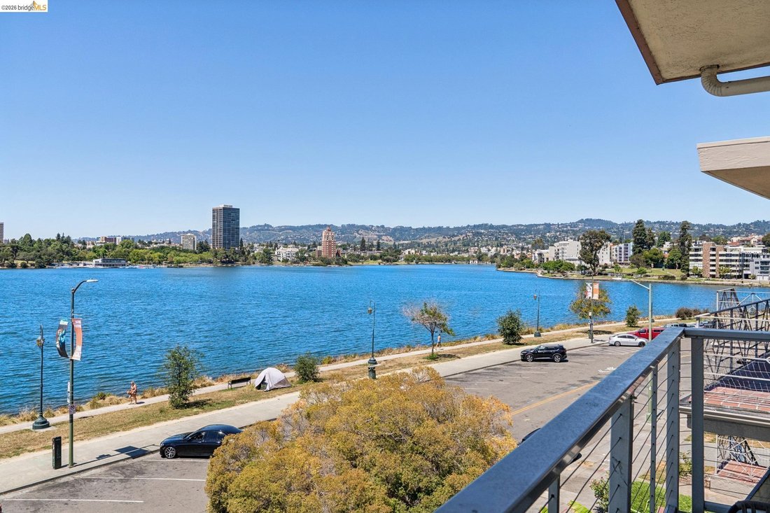 Condo in Oakland, California, United States 3 - 18167095