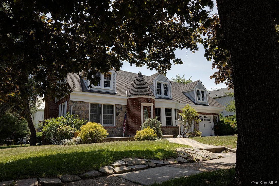 House in North New Hyde Park, New York, United States 1 - 18162322