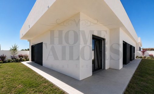 House in Quinta do Anjo, Setubal, Portugal 1