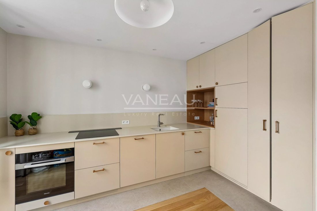 Apartment in Saint Thomas d'Aquin, Paris 7e Arrondissement, Paris 3 - 18156476