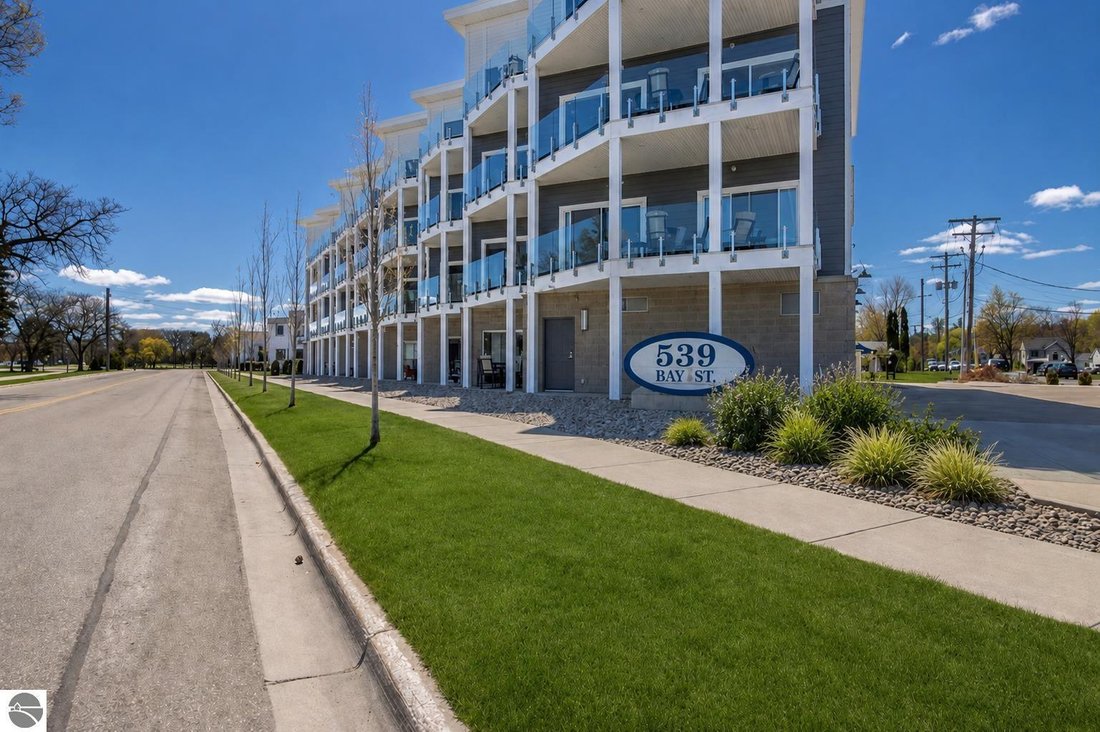 Condo in Garfield Township, Michigan, United States 4 - 18162107