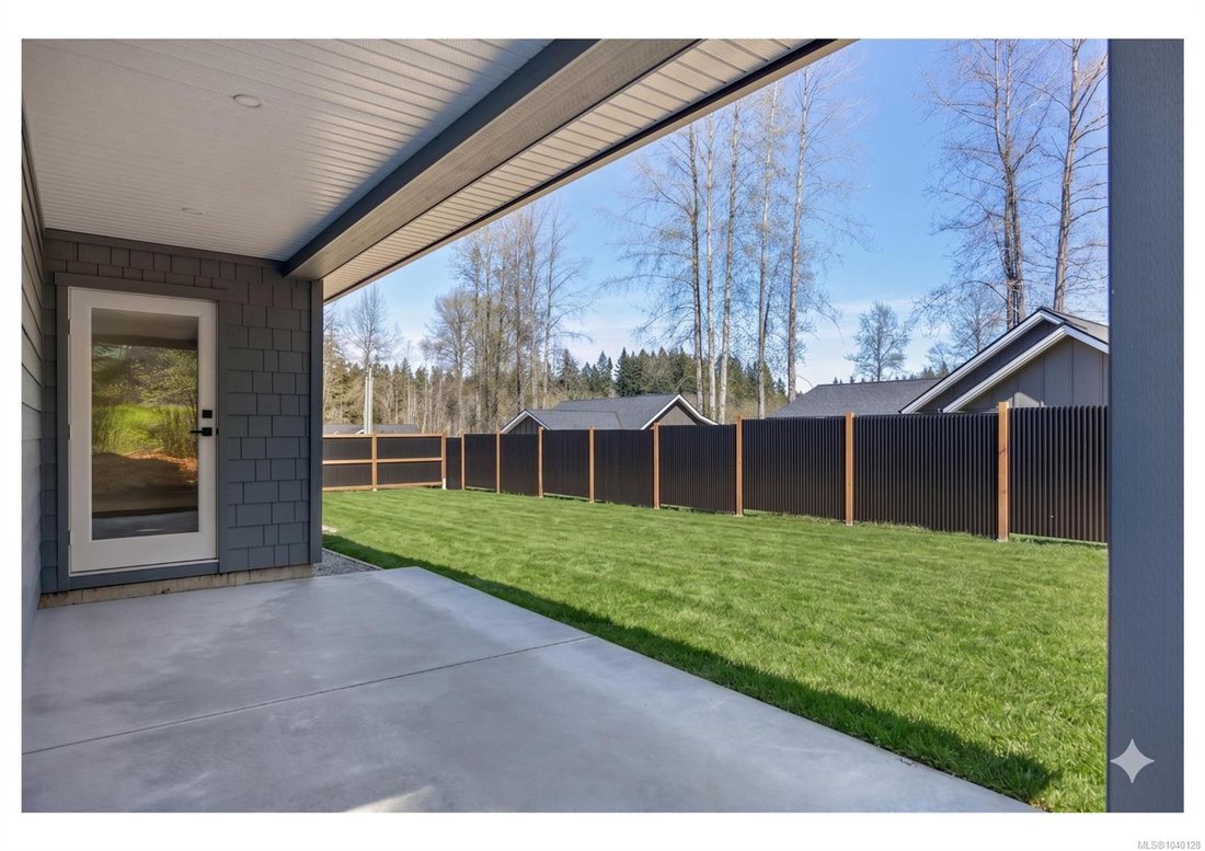 House in Black Creek, British Columbia, Canada 3 - 18160476