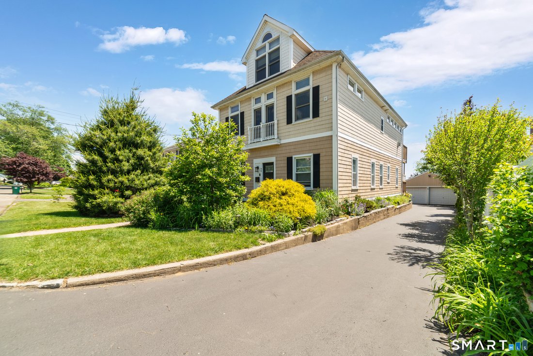 House in Stratford, Connecticut, United States 2 - 18154781