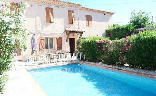 Villa a Ouest, Plan-de-Cuques, Francia 1
