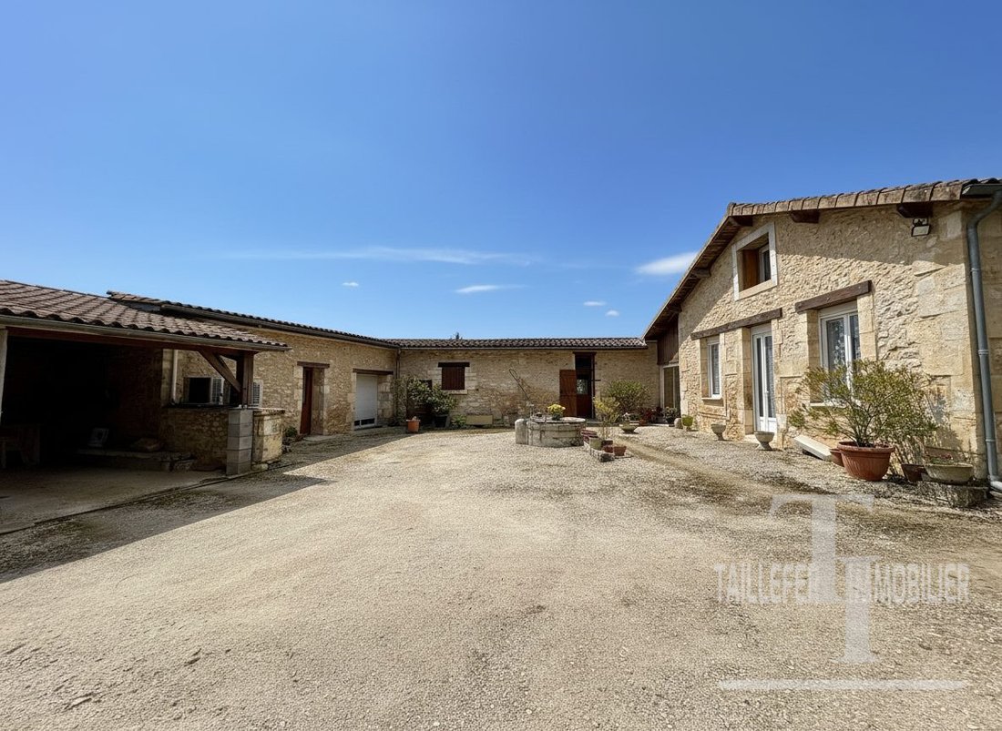 House in Antonne-et-Trigonant, Nouvelle-Aquitaine, France 3 - 17561854