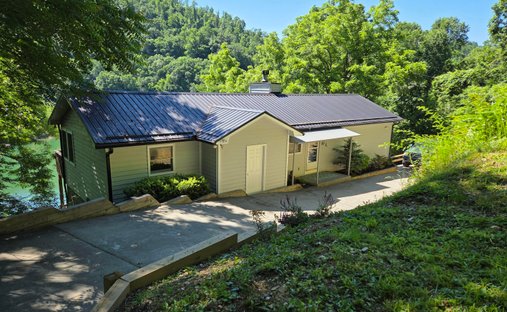 House in Mountain City, Tennessee, United States 1