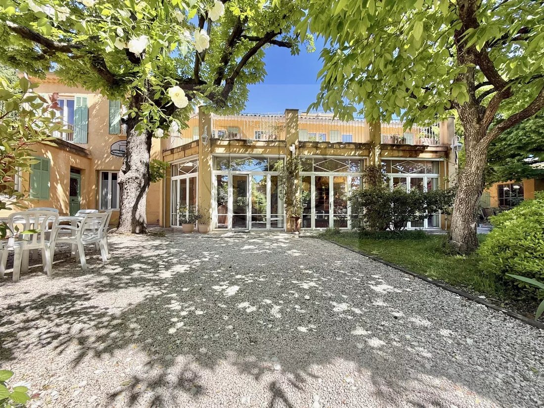 Townhouse in Comtale-Cente-Cours Mirabeau, Aix-en-Provence, France 1 - 18156404