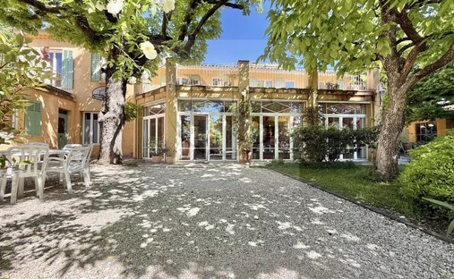 Townhouse in Comtale-Cente-Cours Mirabeau, Aix-en-Provence, France 1