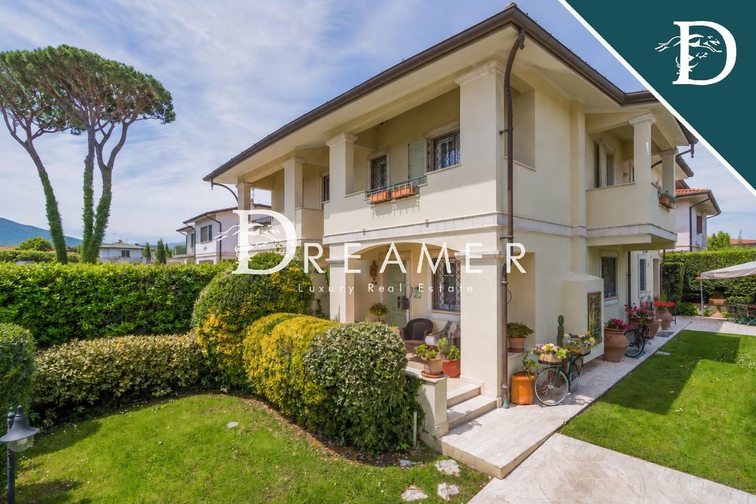 House in Center, Forte dei Marmi, Tuscany 1 - 18125657