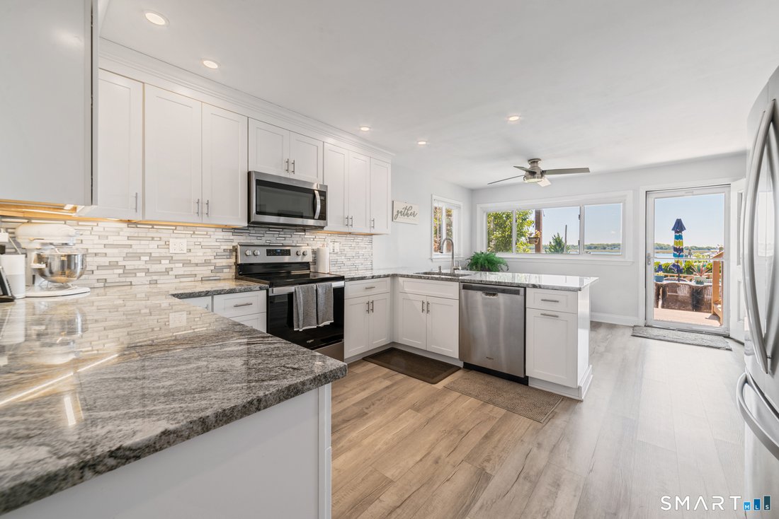 House in Stratford, Connecticut, United States 4 - 18154781