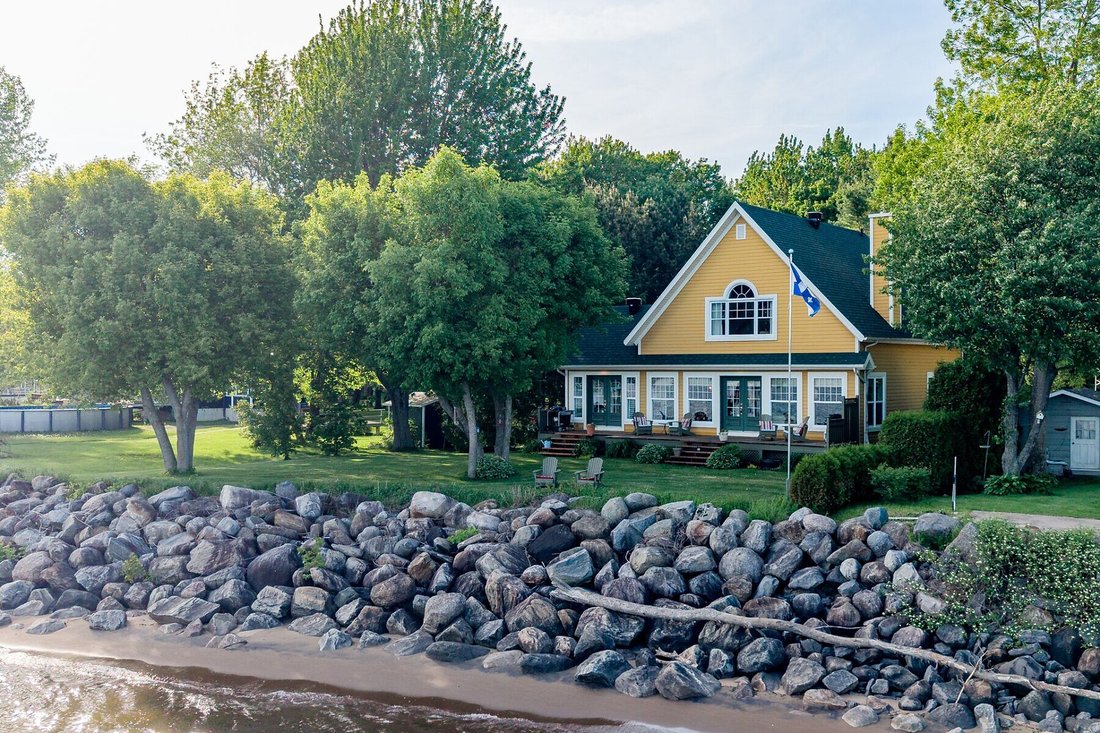 House in Sainte-Anne-de-la-Pérade, Quebec, Canada 1 - 17649808