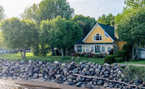House in Sainte-Anne-de-la-Pérade, Quebec, Canada 1
