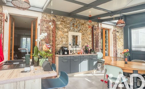 Haus in Bourg de Saint Thibault, Saint-Thibault-des-Vignes, Frankreich 1