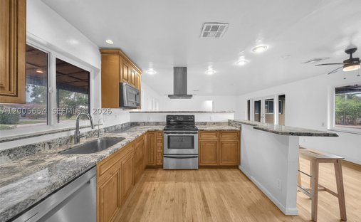 House in Oakland Park, Florida, United States 1