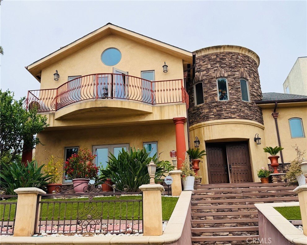 House in Signal Hill, California, United States 1 - 18154914