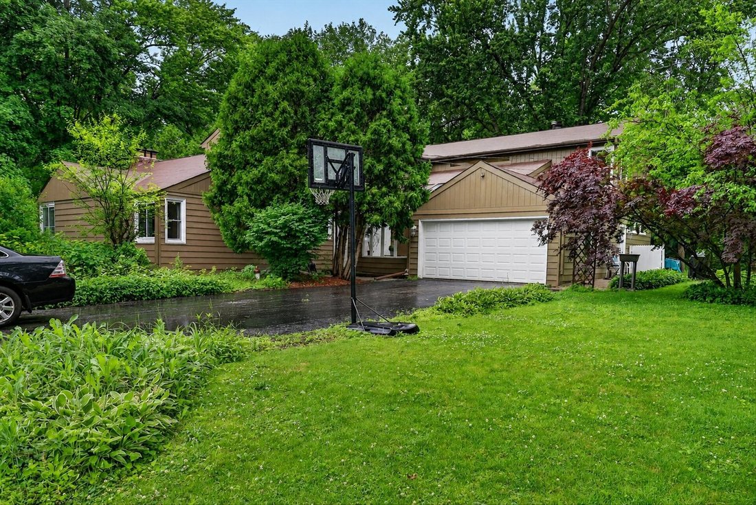 House in Village of Lakewood, Illinois, United States 3 - 18159481