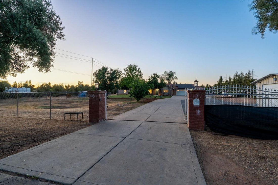 House in Clovis, California, United States 5 - 18162575