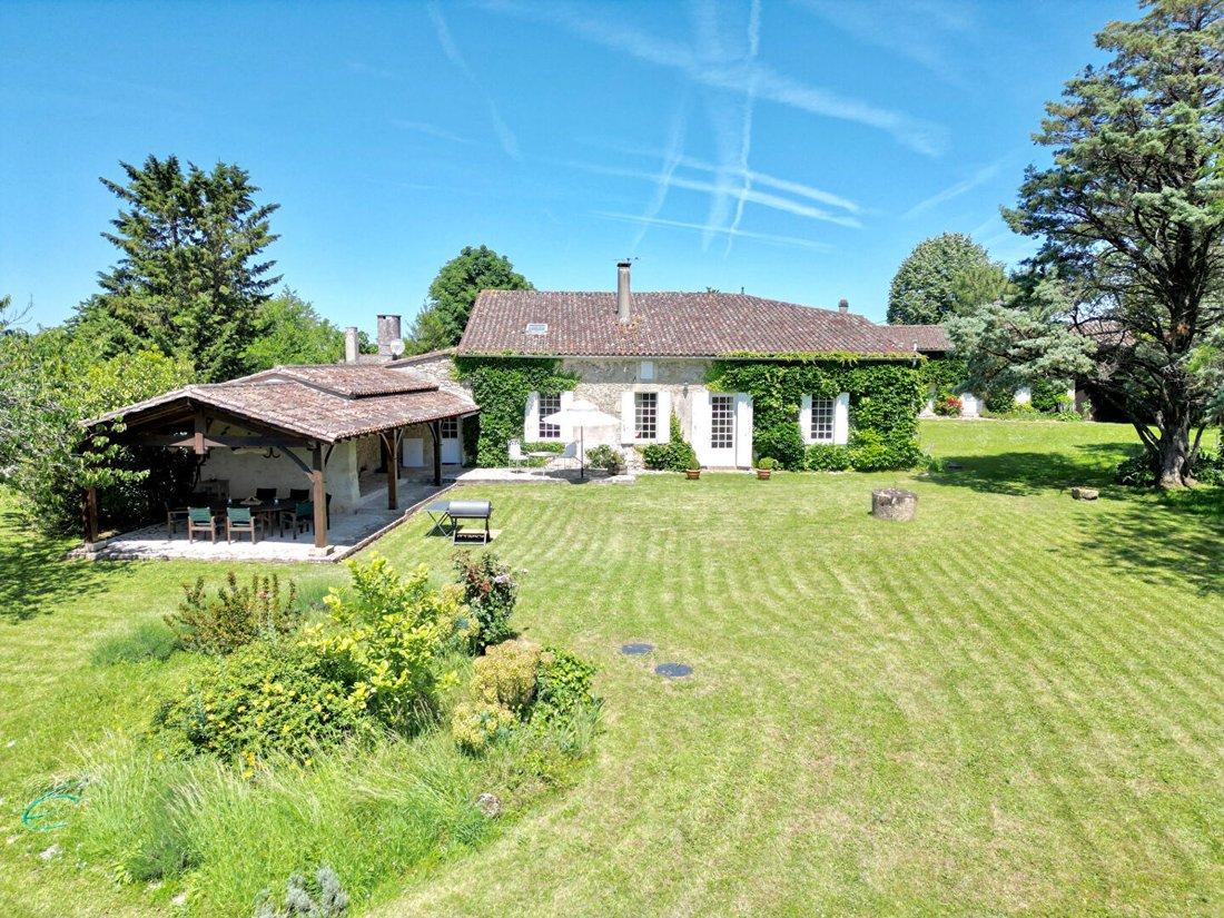 Villa in Castillon-la-Bataille, Nouvelle-Aquitaine, France 2 - 18155962